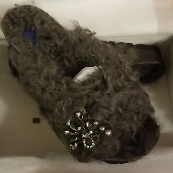 Movie's Shearling Rhinestone Brooch Flat Cozy Sandals Gray Size 8 - Picture 3 of 8